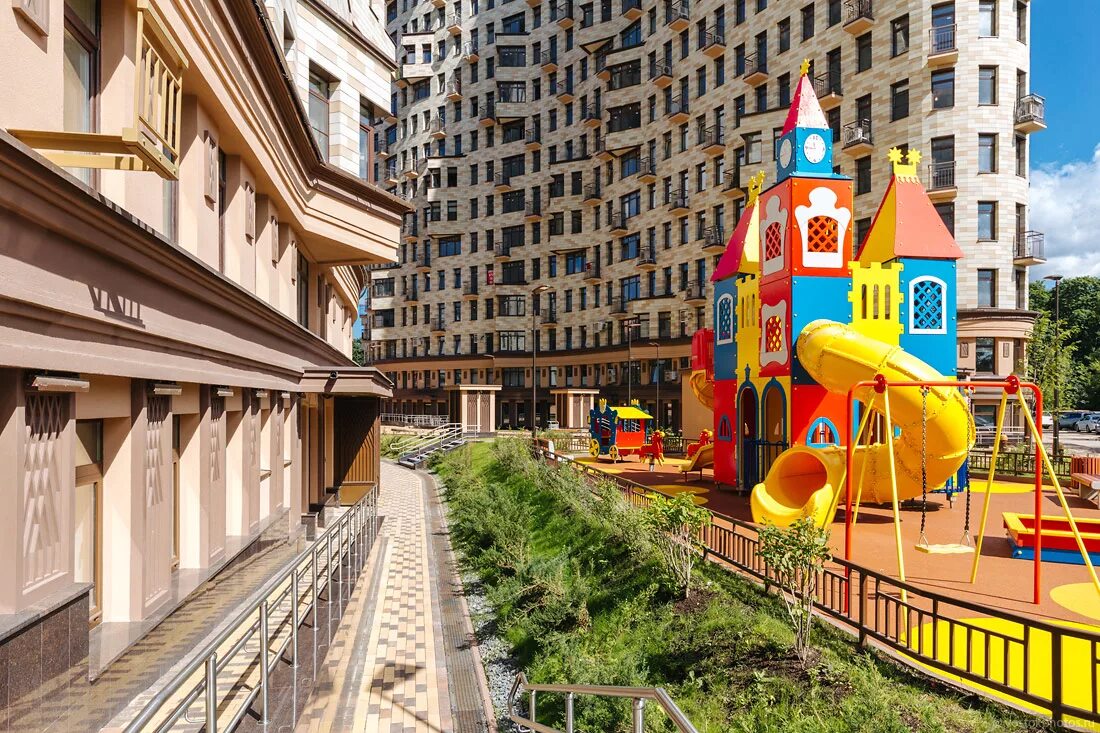 Двор. Московские дворы центр. красивые дворы москвы. самые красивые дворы москвы. во дворе.