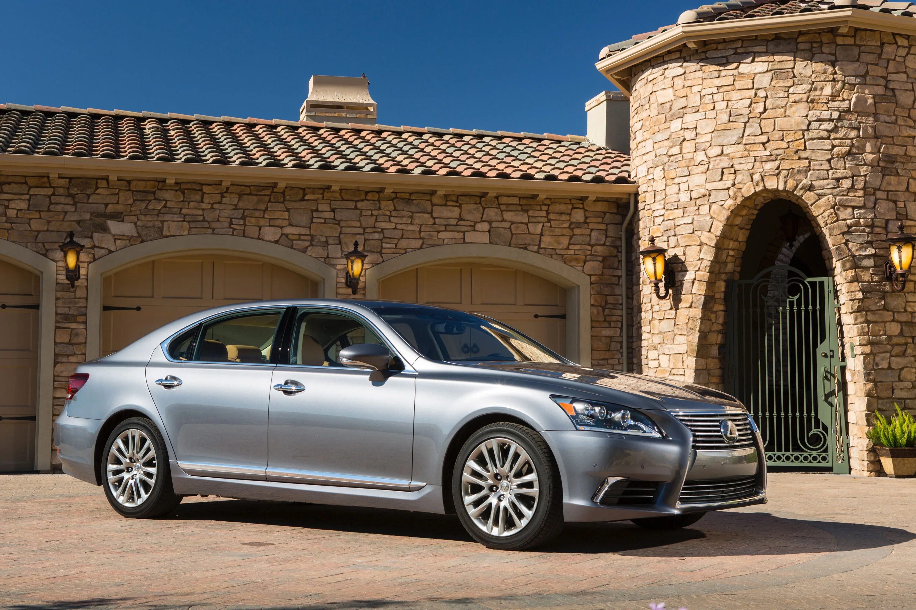Седаны 2015 фото. Лексус седан 2015. lexus ls 460 2013. лексус 2013 года седан 460. лексус лс 2016.