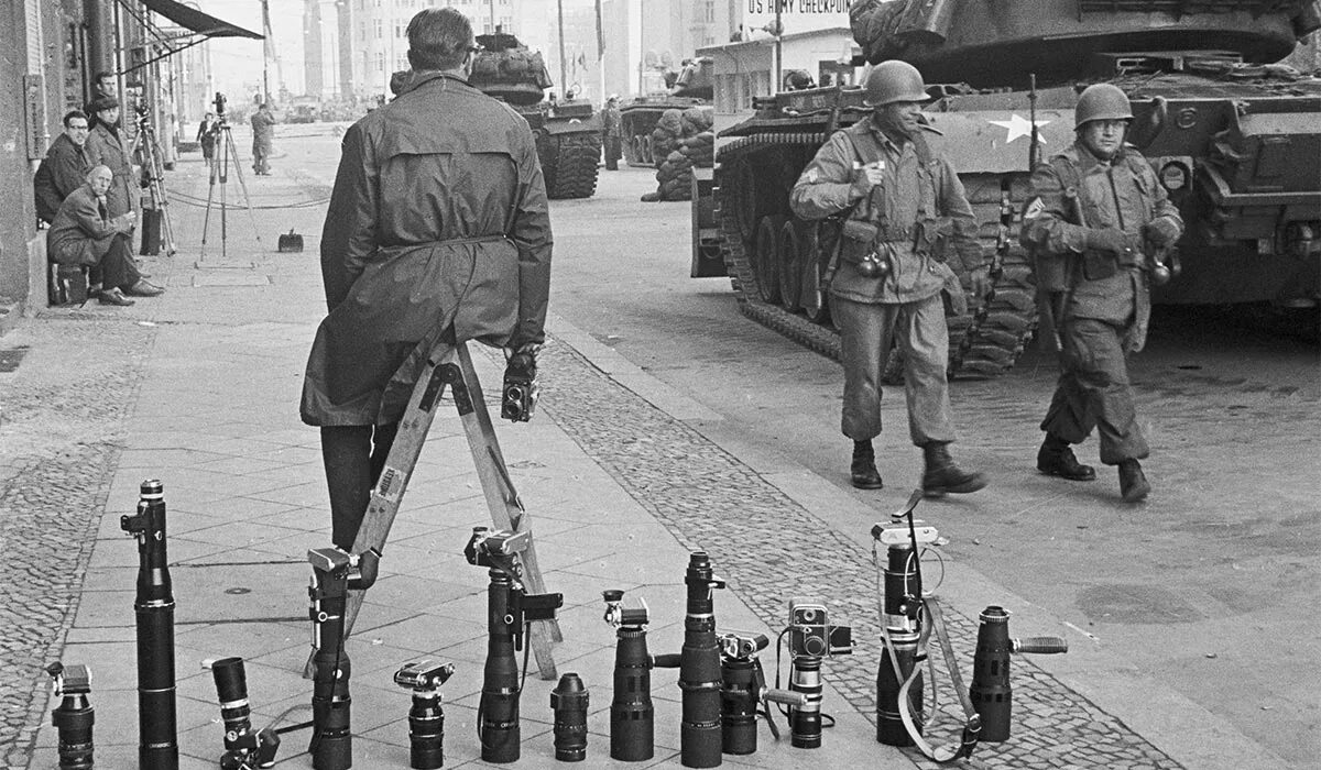 C берлинский кризис. Берлинский кризис 1961. октябрь 1961 берлин. берлинский кризис 1961 стена. фрг 1961.