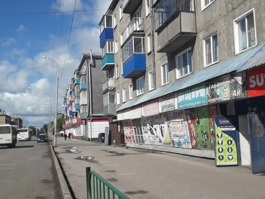 Ул томская 25. Томская 25 киселевск. улица кемеровская томск. киселевск строительный магазин.