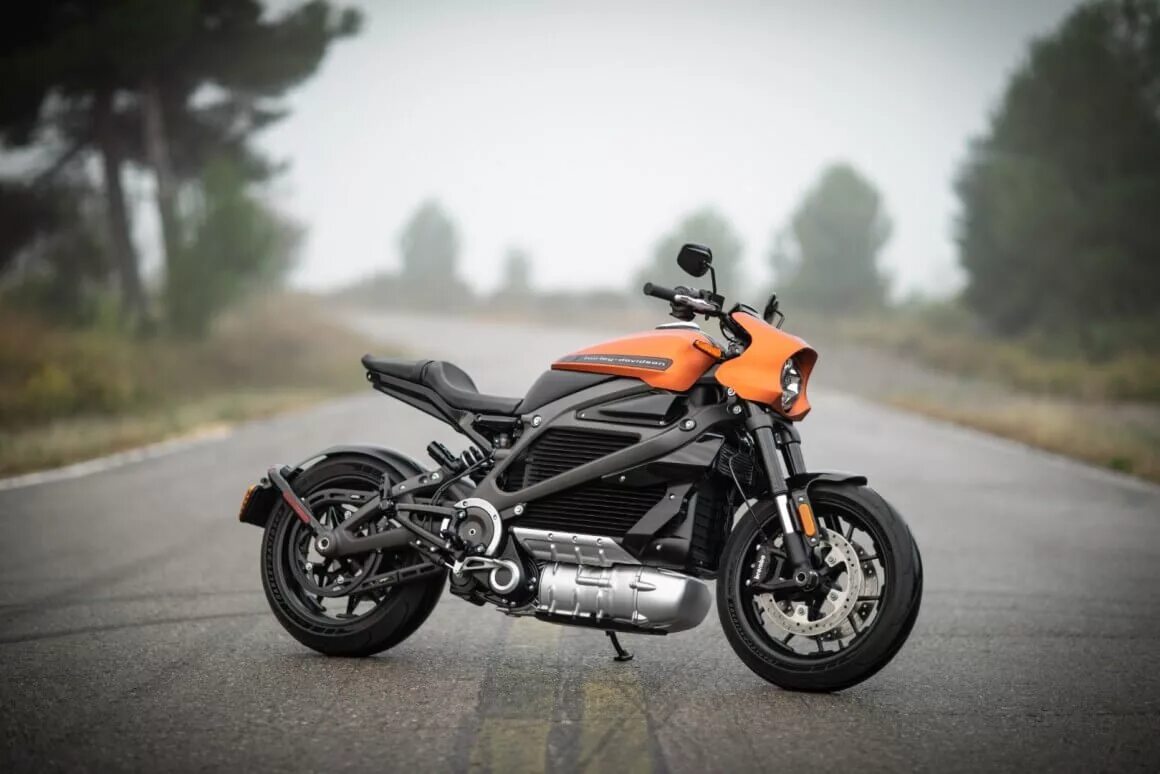 Электромотоцикл harley davidson. Harley-davidson 2020 livewire. Электромотоцикл харлей дэвидсон. Электромотоцикл харлей дэвидсон. Харлей дэвидсон livewire.