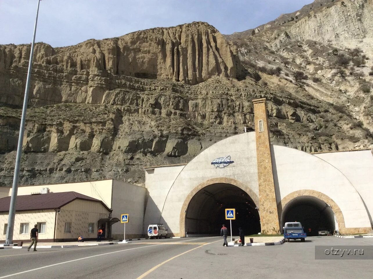 Тоннель буйнакск гимры. Гимры тоннель. Гимринский тоннель (гимры). Тоннель гимринский тоннель в дагестане. Туннель дагестана самый.