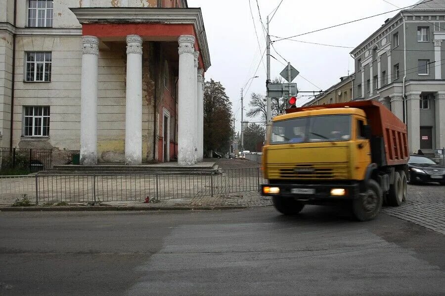Калининград грузовик. Грузовик Калининград. Truck in Kaliningrad.