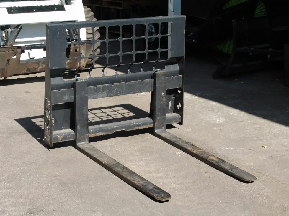 паллетные вилы bobcat. паллетных вил. вилы для минипогрузчика для поддонов komatsu so 714. паллетных вил. паллетные вилы bobcat.