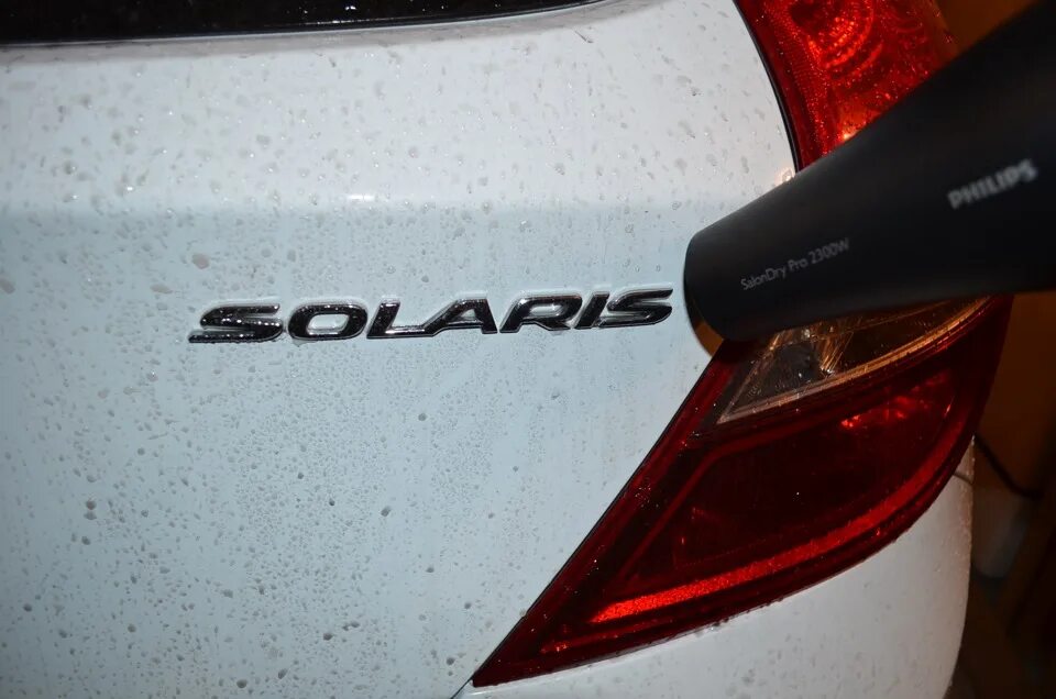 Hyundai solaris 2 передний шильдик. Hyundai solaris шильдик. 6. Шильдик солярис. Шильдик солярис.