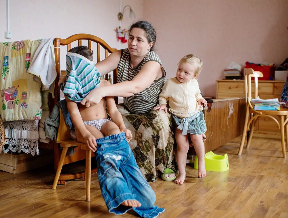 Одежду их сорвали малые дети это