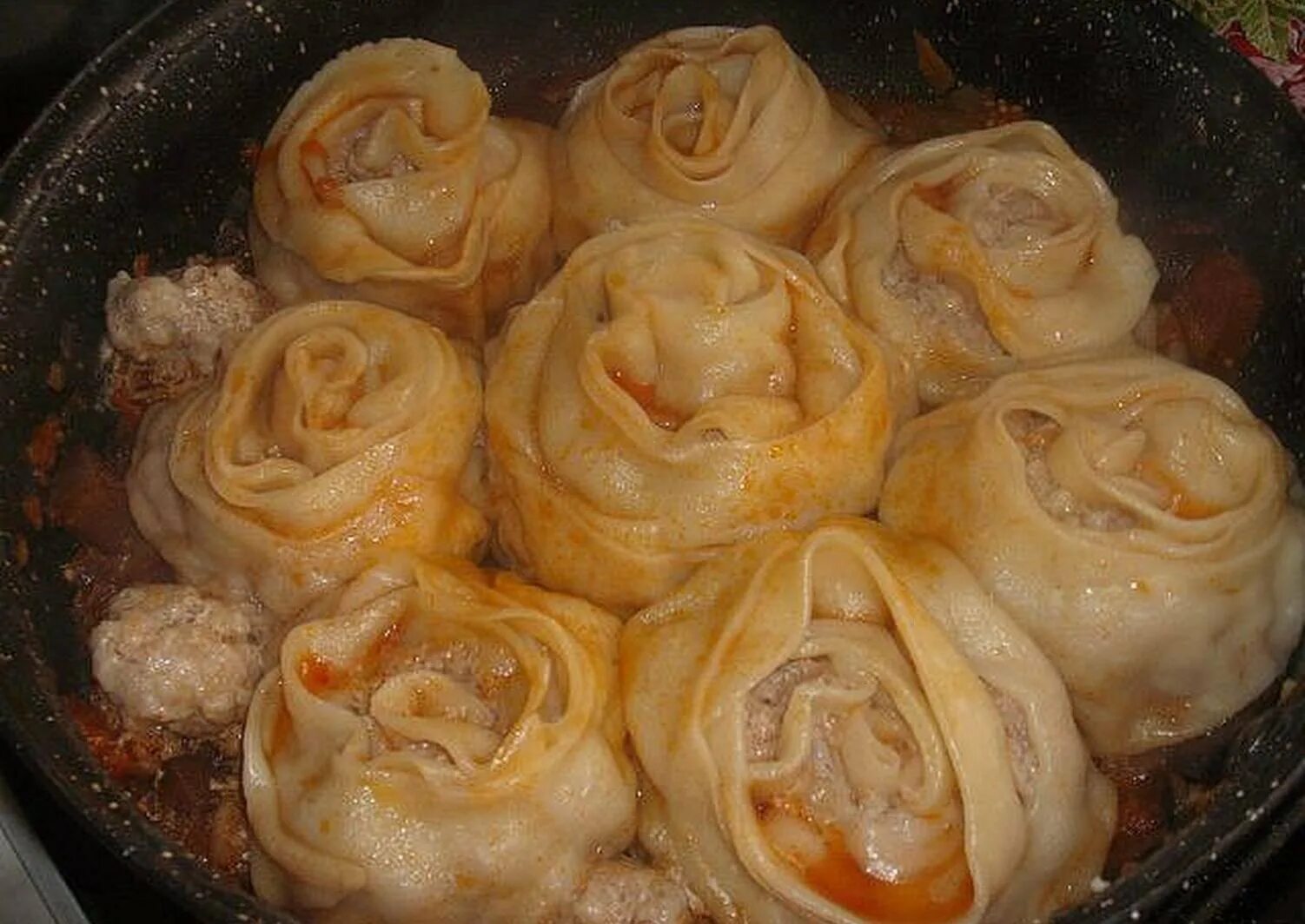Блюда из теста рецепты простые. Мясные розочки. розочки с фаршем. мясные розочки с тестом. розочки из теста с фаршем.