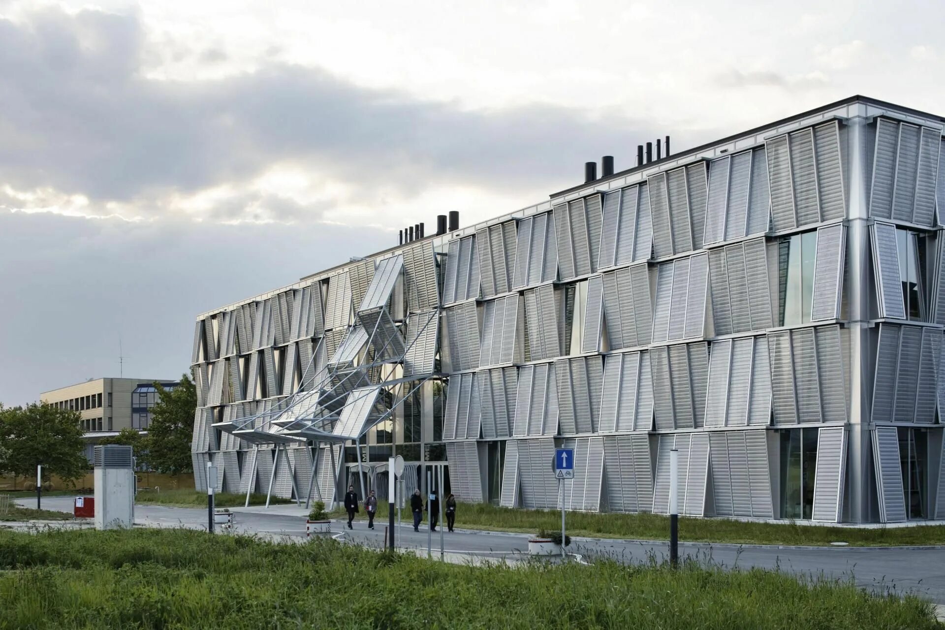 Корпус федерального политехнического университета лозанны. Build me a building. Нью йорк высотки центр манхэттен. Доминик перро архитектор проекты. Общестроительные работы.