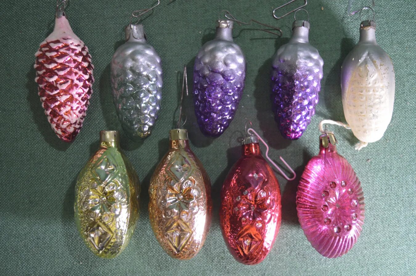 Шишка советская игрушка новогодняя. Советские игрушки шишки. Советские елочные игрушки шишки. Советские игрушки шишки. Елочные игрушки ссср шишки.