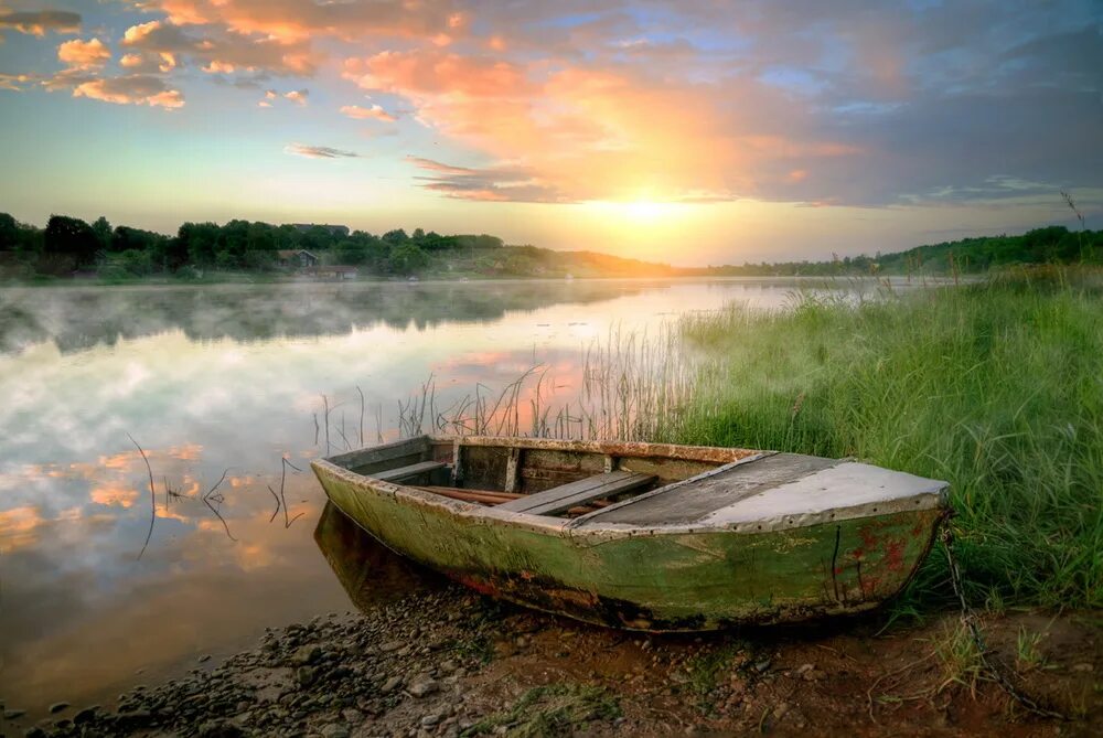 Хельсинки, залив тёёлёнлахти. Пирсы и причалы. Лодочная станция нептун радченко. Две лодки причал. Пристань для лодок.