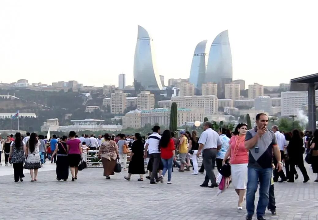 Сколько людей в баку