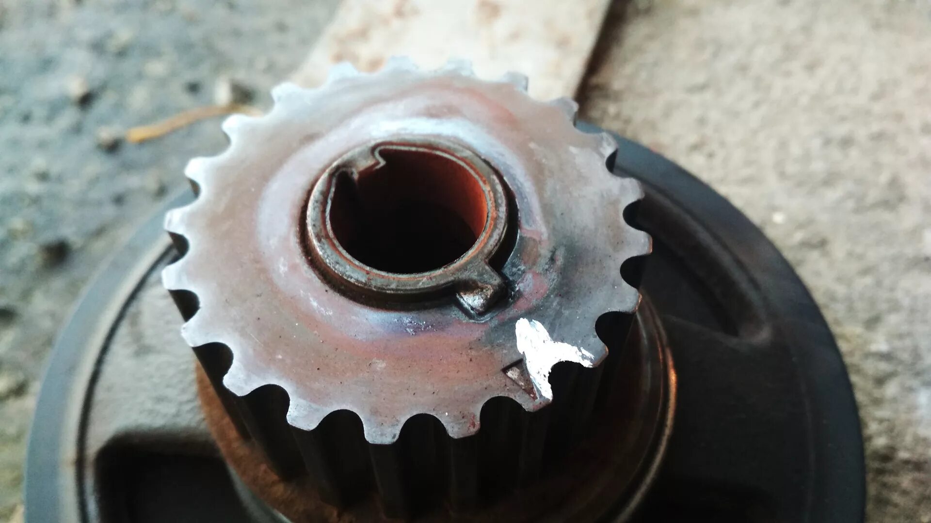 Малая. Шкив грм 1118 16кл. Шкив зубчатый распредвала 2108. Шестерня коленвала 2110 16кл. Шкив зубчатый грм.