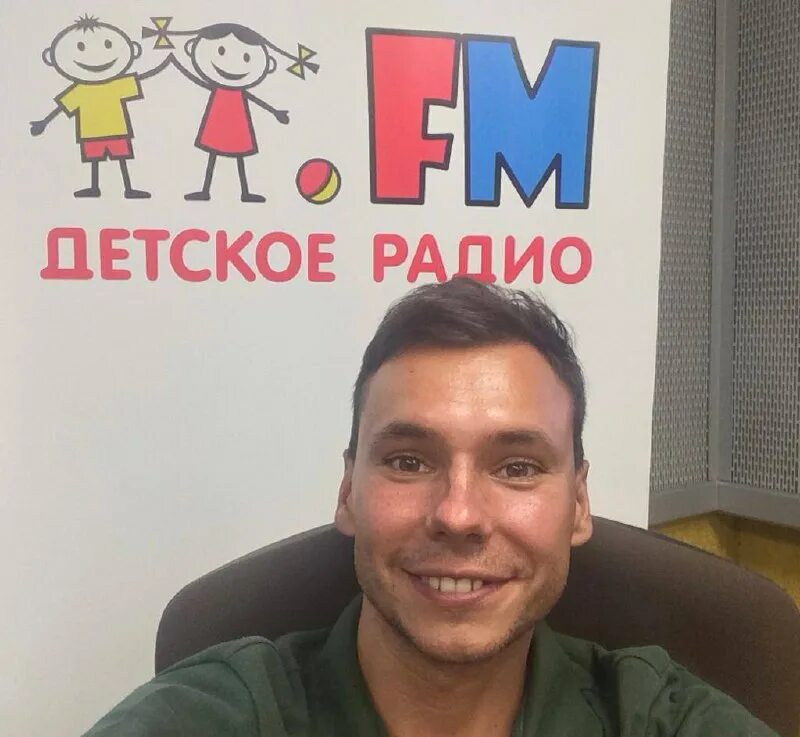 детское радио фото. дети фм ведущие. вечерний ургант гарик сукачев. гарик детское радио. вячеслав петкун 2021.