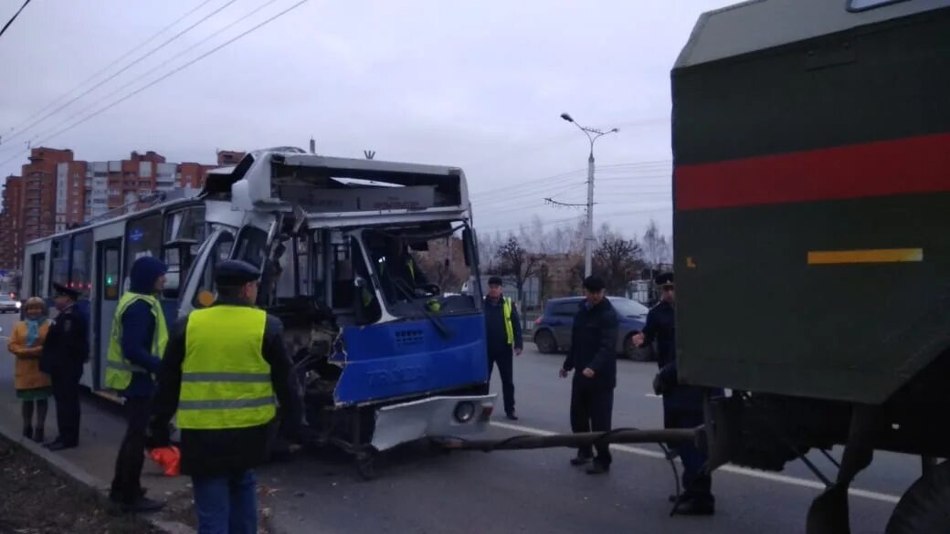 чебоксары троллейбус авария. троллейбус чебоксары дтп. троллейбус чебоксары дтп. троллейбусный столб. водители троллейбусов в чувашии.