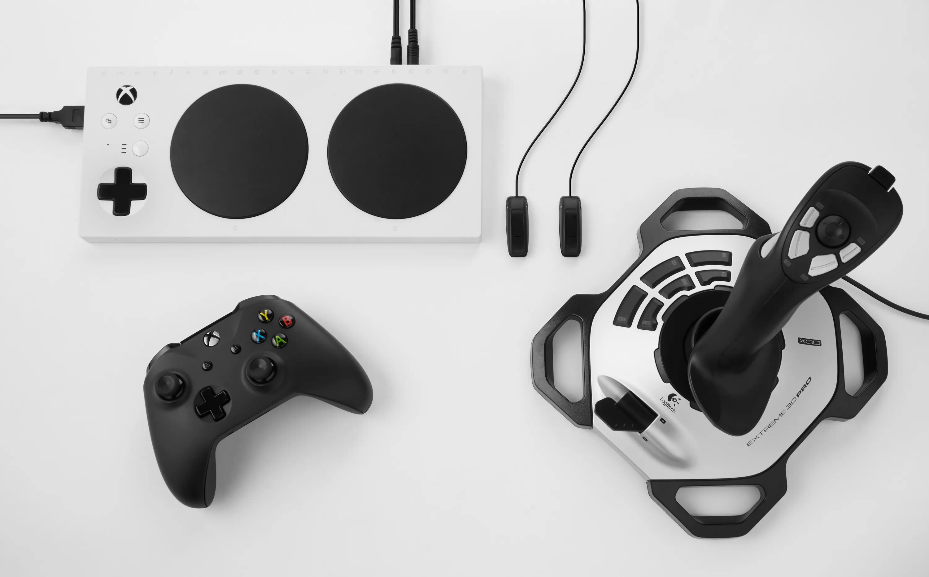 Adaptive controller. Адаптивный геймпад xbox. microsoft adaptive controller. геймпад для людей с ограниченными возможностями. контроллер xbox для людей с ограниченными возможностями.