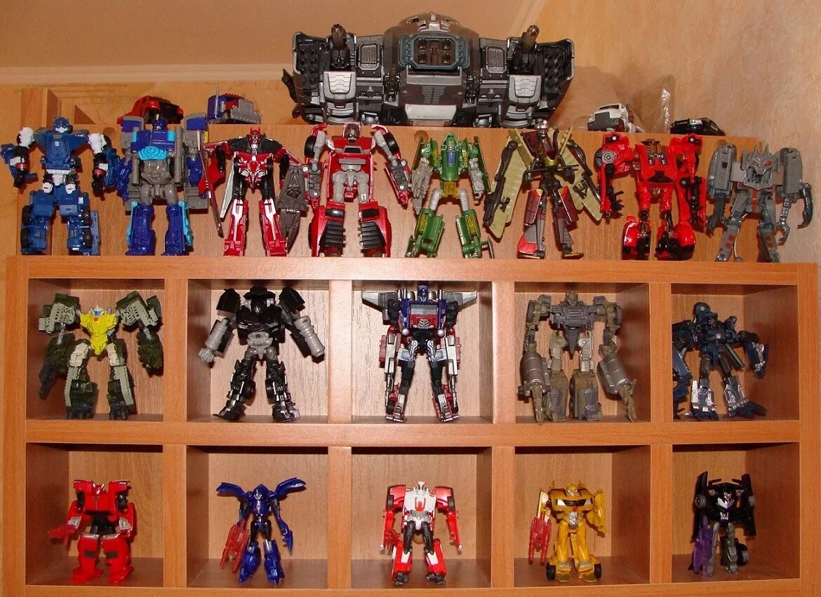 Трансформер young toys tobot giga7. Роботы игрушки много. Тоботы игрушки гига 7 и магма 6. Роботы игрушки много. Тобот игрушки дельта трон.