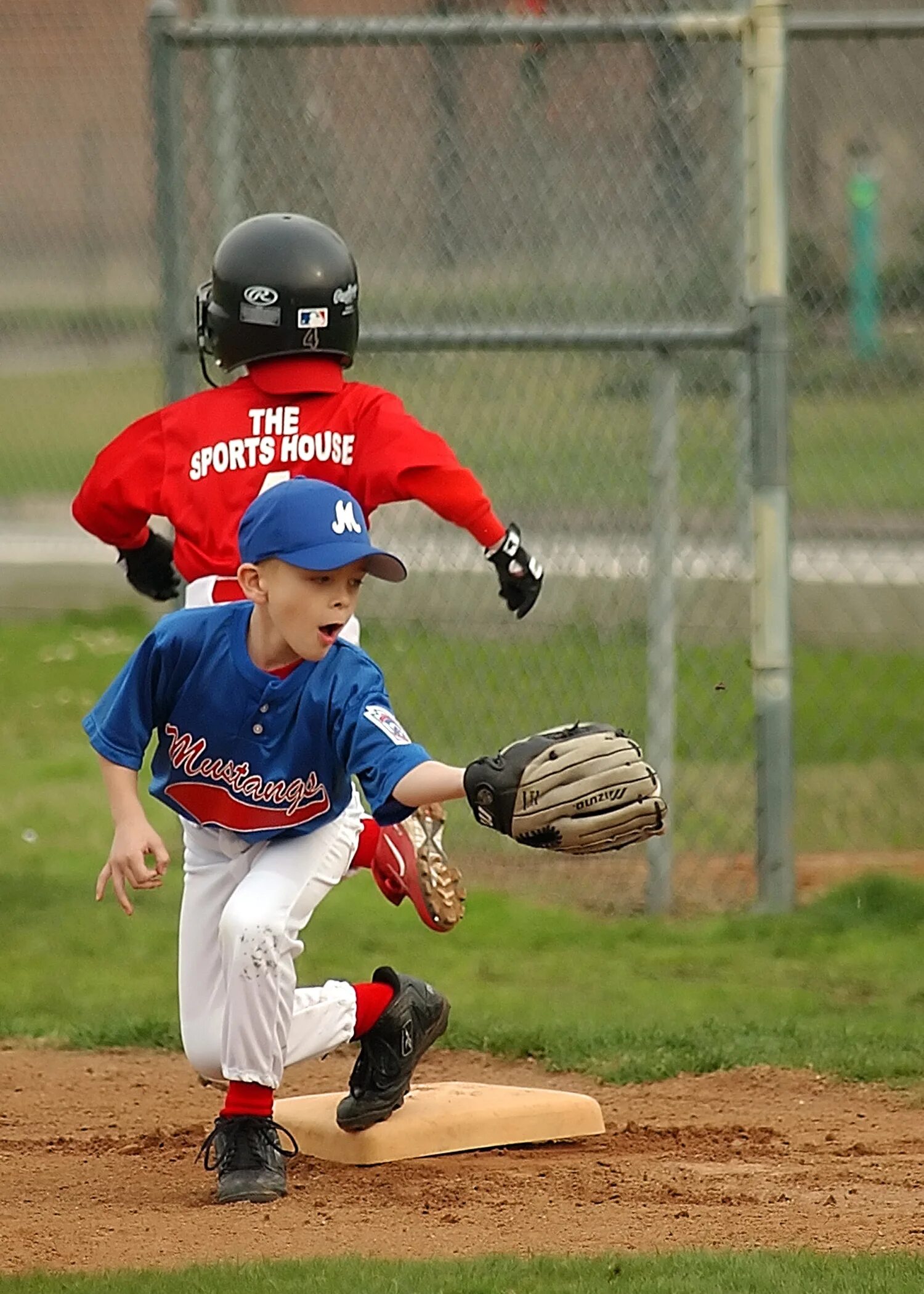 Лапта и бейсбол. Мальчик бейсболист. Бейсбол игра для детей. База в бейсболе. Baseball boy игра.