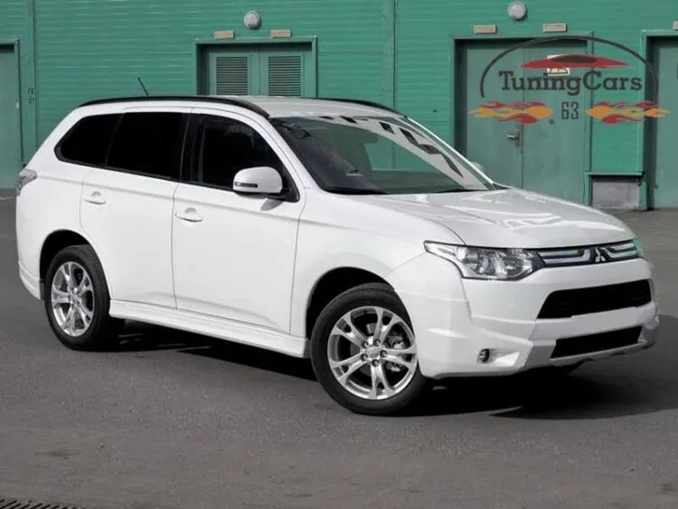 Накладка переднего бампера Mitsubishi Outlander((3rd Generation) Broomer Design (2012-2014). Mitsubishi Outlander 2012 обвес. Mitsubishi Outlander III В обвесе. Обвес на Mitsubishi Outlander 3 поколение.