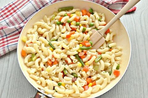 Макароны отварные с овощами