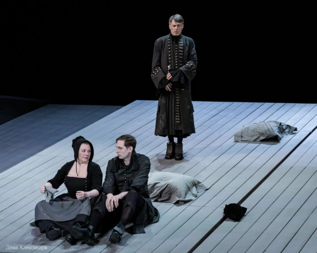 Школа жен спектакль театр. Школа жен спектакль маяковского актеры. Школа жен мольер спектакль. Школа жен спектакль маяковского актеры. Миндаугас карбаускис театр маяковского.