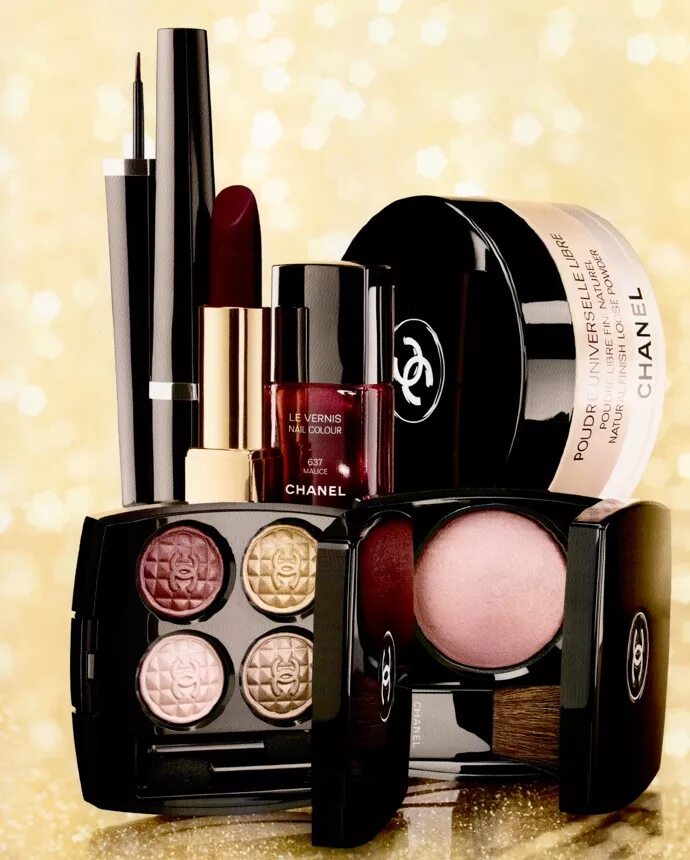 Красивый бренд косметики. Декоративная косметика Шанель. Chanel Makeup collection. Chanel 2023 Makeup. Шанель Рождественская коллекция.