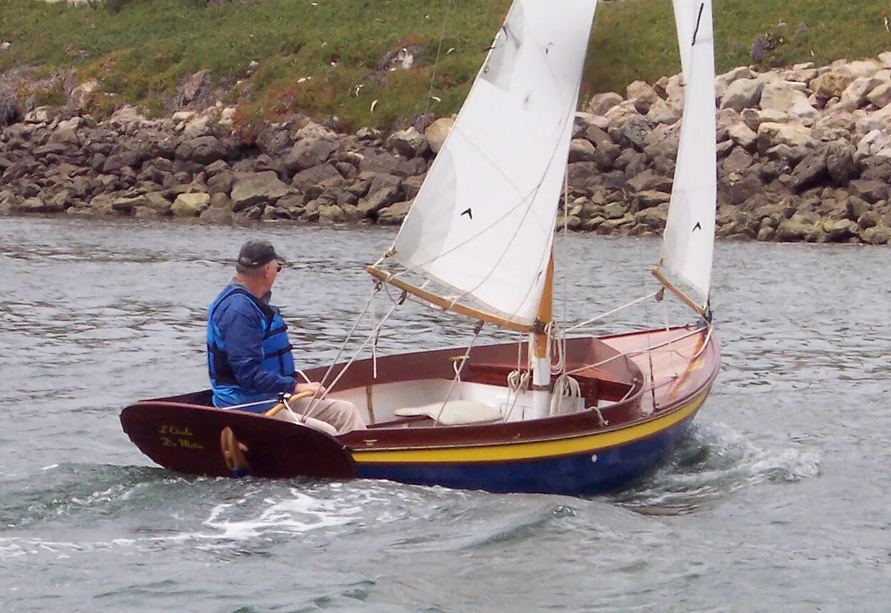 Лодка nagasaki dinghy. Small boat. The small boat. Яхта каноэ. The small boat.