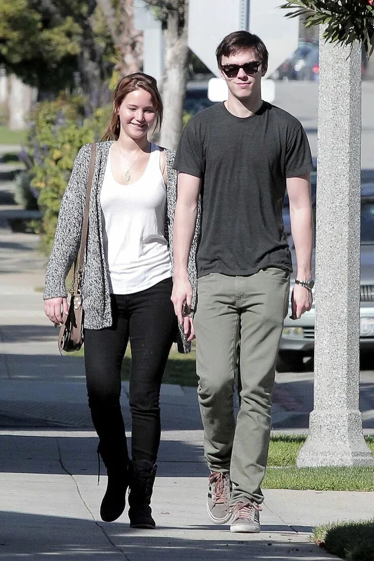 Лоуренс бойфренд. Nicholas Hoult and Jennifer Lawrence. Николас Холт 2023.