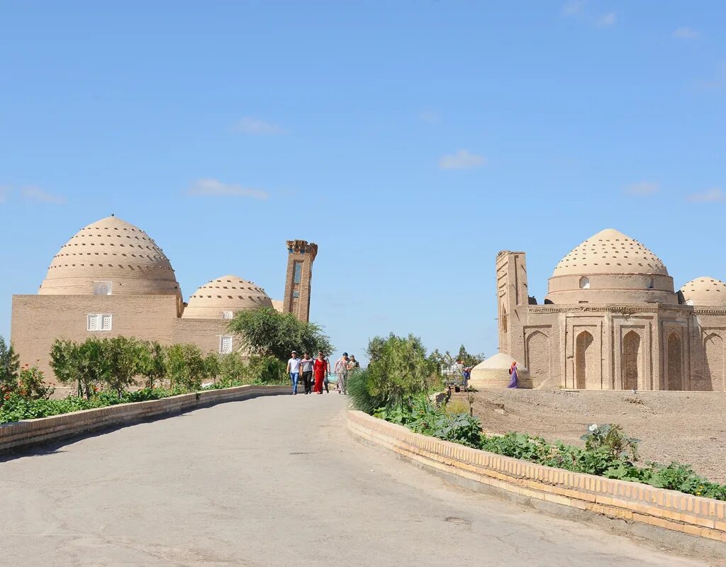 дашогуз куня ургенч. дашогуз ансамбль. топчан туркменистан дашогуз. Pagoda daşoguz. мавзолей наджмеддин кубра.