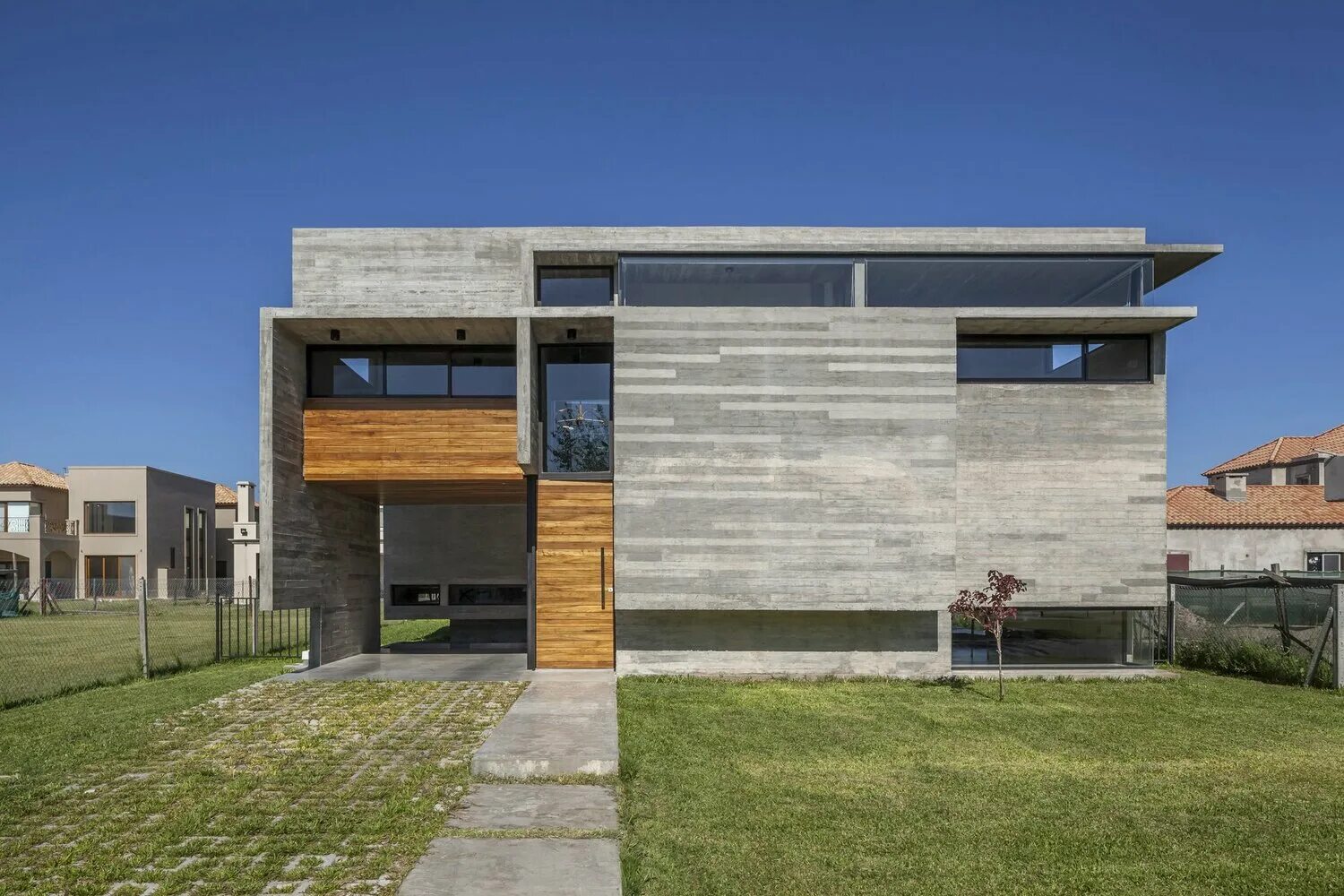 дом из бетонных плит. дом из бетонных плит. коттедж из жби панелей. дачный домик из железобетонных панелей. малоэтажное панельное домостроение жби.