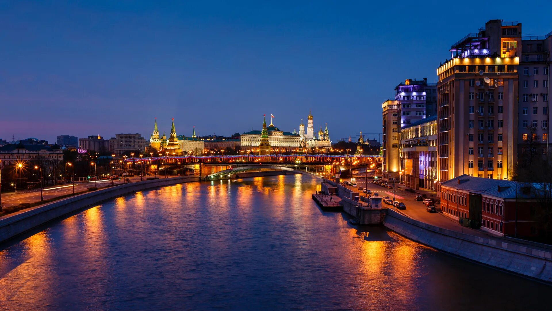Центр вечер. Москва. Москва река Москва Сити ночью. Москва Ривер РФ. Набережная в центре Москвы.