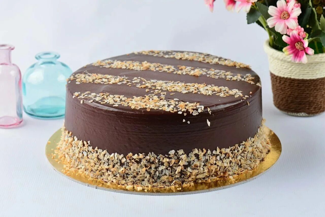 Золотая глазурь. Шоколадный торт Ферреро Роше. Медовик Ферреро Роше. Декор торта Ферреро Роше. Муссовый торт Ферреро Роше.