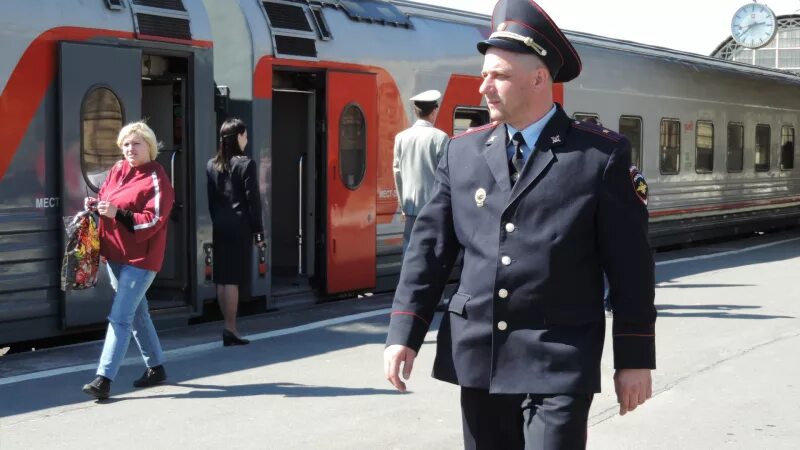 Работа начальника железнодорожной станции. Начальник жд станции. Начальник станции алтайская. Дежурный по станции. Работа начальника железнодорожной станции.