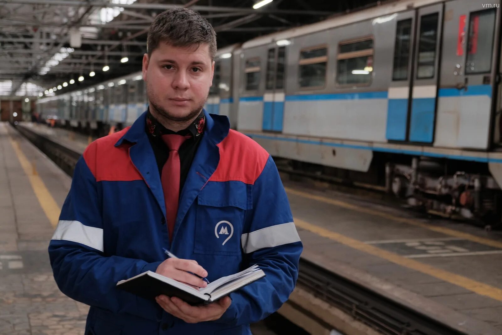 Начальник станции метрополитена. Электродепо Московского метрополитена. Машинист электродепо метрополитена. Начальник депо красная Пресня.