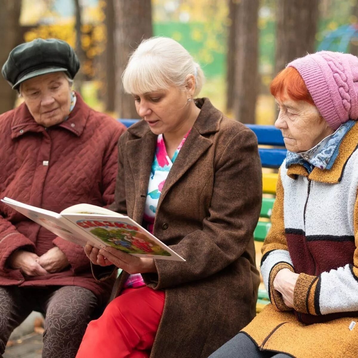 Пенсионеры свао. Пожилые люди. Пенсионеры в Москве. Беседа с пожилыми людьми. Дом пенсионеров.
