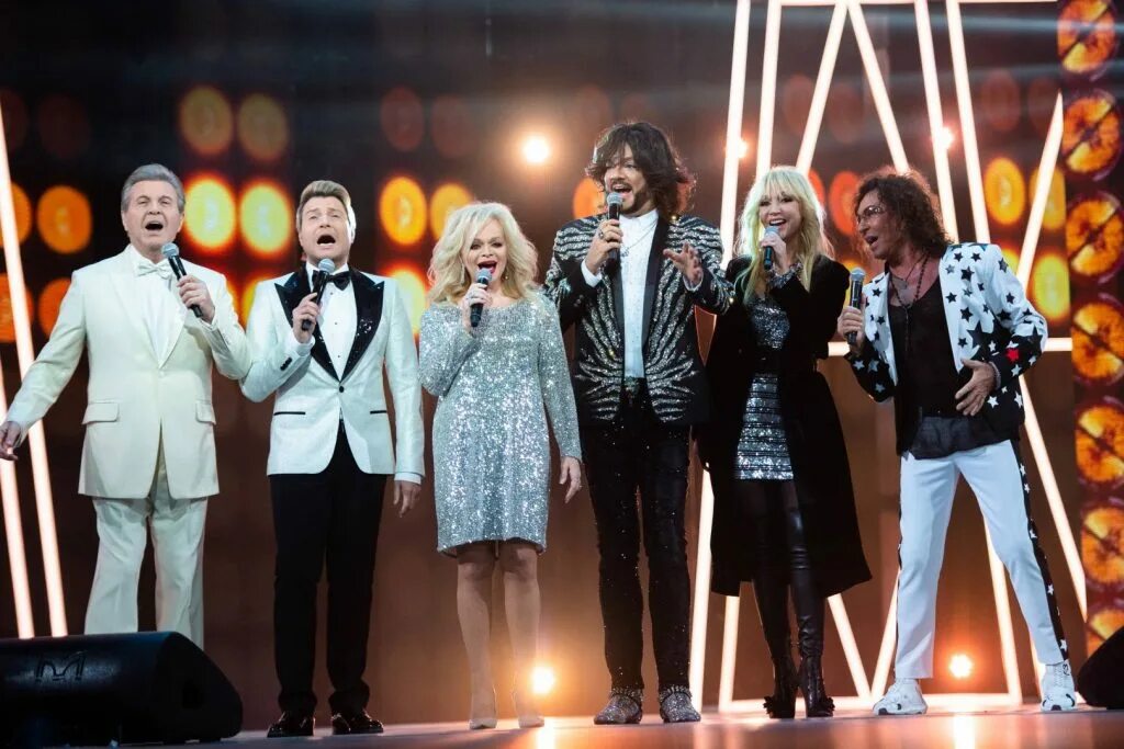 Тихая музыка победы. Макан рэпер концерт. Запись концерта песня. Певец на концерте. Концерт macan 2022 самара.