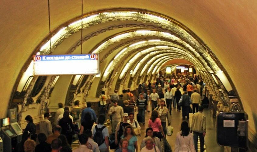 Станция метро площадь Восстания Санкт-Петербург. Метро Петербурга площадь Восстания. Станция метро площадь Восстания СПБ. Метро площадь Восстания СПБ внутри.
