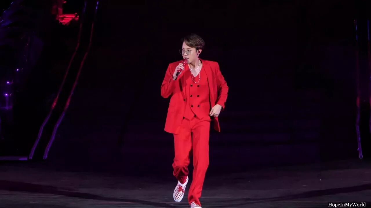 J hope just dance. Just dance j-hope bts. J hope just dance. Хосок just dance. Джей хоуп в белом костюме.