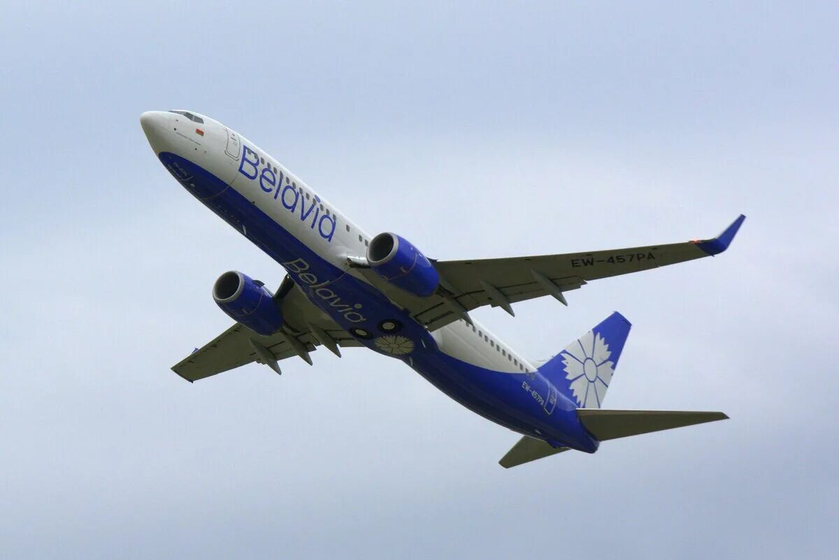 Belavia airlines. Белорусская авиакомпания Белавиа. Авиакомпания Белавиа самолеты. Белавиа 1996. А319 Белавиа.