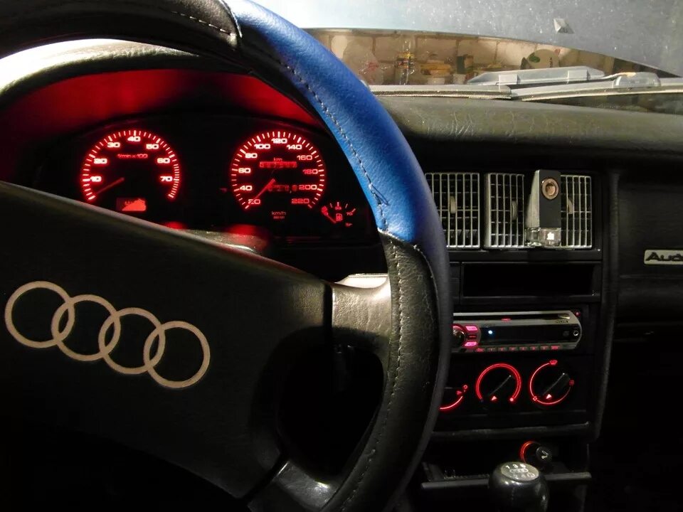 Подсветка ауди 80. Подсветка салона ауди 80 б4. Приборная панель audi 80 b4. Подсветка ауди 80. Светодиодная подсветка ауди 80 б4.