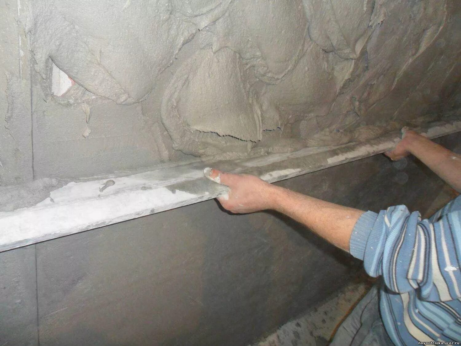 Выравнивание цементной стены. Штукатурная стена. Выравнивание цементной стены. Выравнивание цементной стены. Шпаклевка стен.