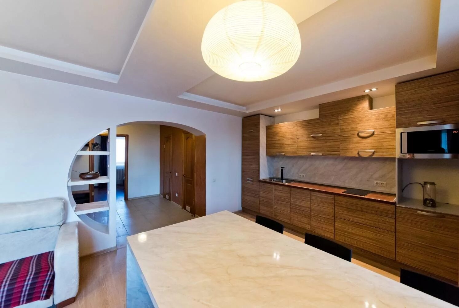 Апартамент со. Пентхаус в нью йорке планировка. Апартамент со. Апартамент со. Dizayn-i-remont-kvartiry-v-zhk-alye-parusa-kuhnya-gostinaya-11.