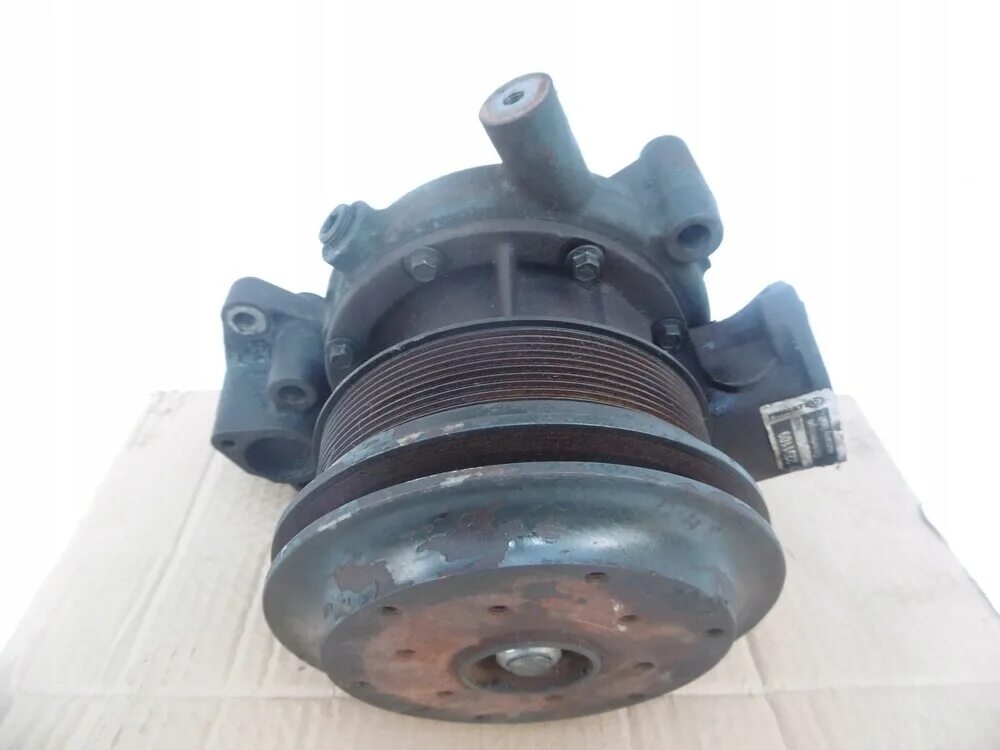 Водяная помпа на renault magnum. Помпа на рено магнум 430. Помпа рено магнум 440 е-тесн. Помпа рено магнум 390 5001870446. Корпус помпы рено магнум.