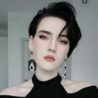B make up