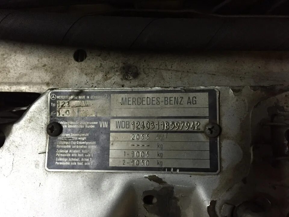 W124 табличка. Вин 124. Табличка с vin мерседес 124 купе. Вин номер мерседес 124. Вин 124.
