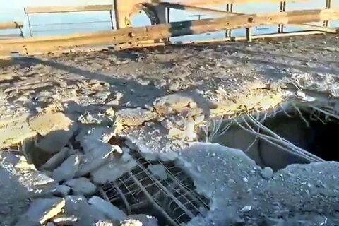 Почему не бомбят мосты