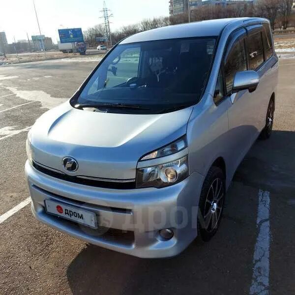 Дром благовещенск продажа тойота. Toyota Voxy 2010. Тойота Вокси 2000. Toyota Voxy 2010 год. Toyota Voxy 2.0 engine 2011.