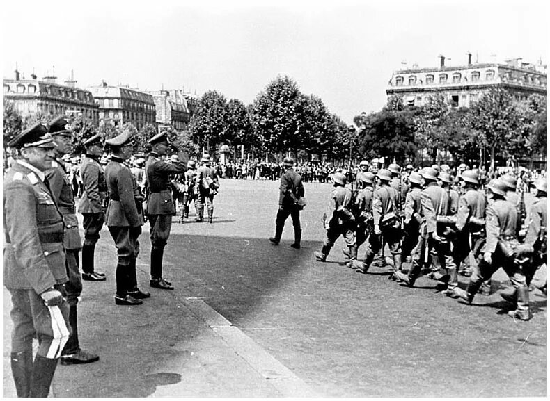 Парад немецких войск. Парад немецких войск в Париже 1940. Парад на Елисейских полях 1940. Немецкие войска во Франции 1940.