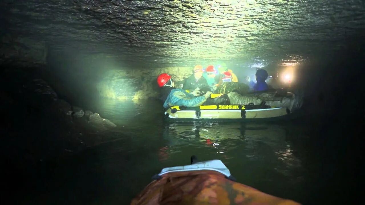 Видео из фото без водяных. Морские чудовища реальные. Фотосессия в бассейне девушек. Видео из фото без водяных. Вода в бассейне.