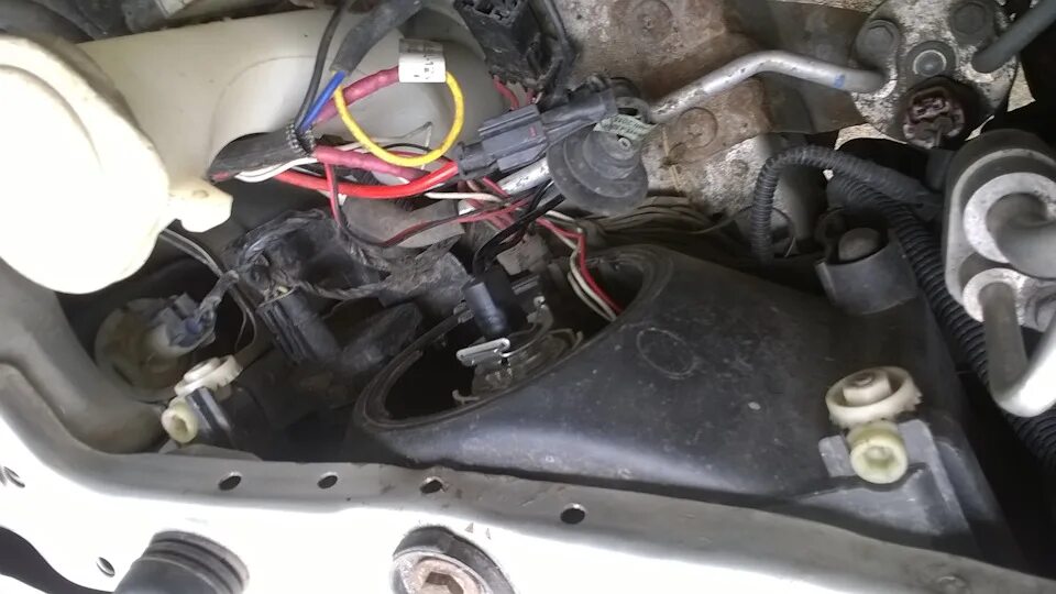 Как заменить лампу габаритов на мицубиси каризма Lamp replacement (Mitsubishi Carisma, 1995-2004) "Headlights and lighting" Mit