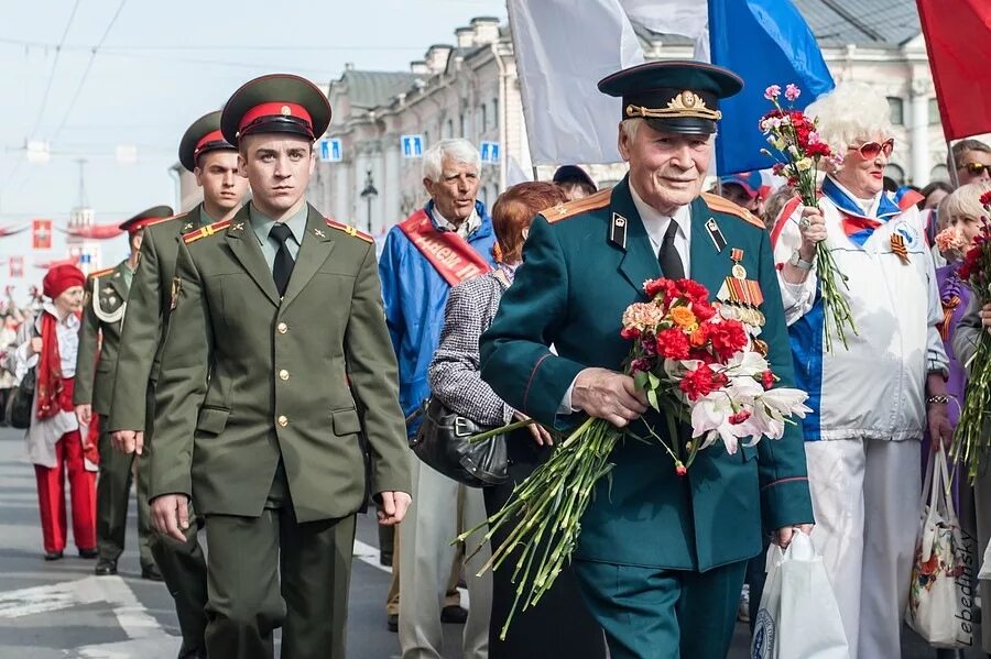 9 мая 2013. Ветераны на параде. День Победы ветераны. Ветераны Великой Отечественной войны на параде. С днем Победы 2013.